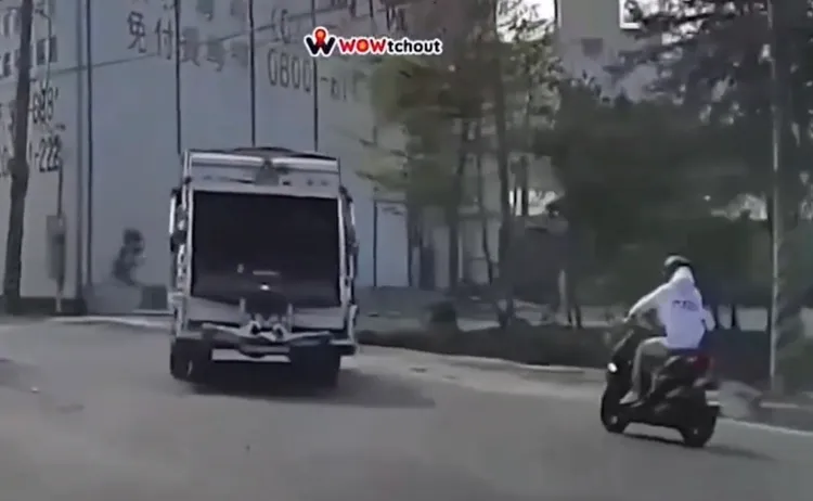 垃圾車突然往左迴轉，導致後方直行的藍姓男大生騎士反應不及。翻攝WoWtchout地圖型行車影像分享平台