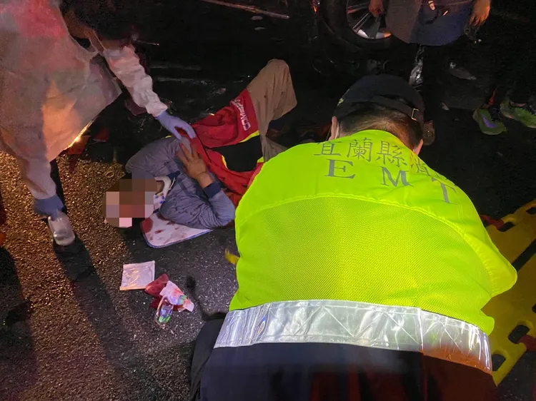 國5今晚發生2車追撞事故，共有5名傷者送醫。翻攝畫面