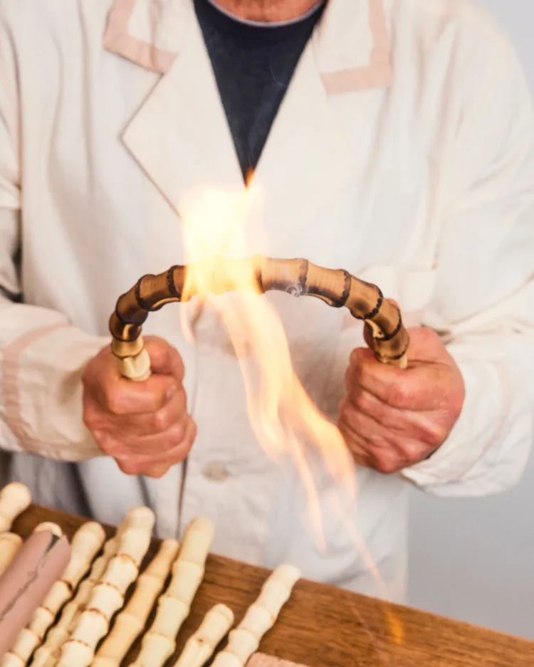 Bamboo 1947包款的弧形竹節手柄，需耗費工匠超過13個小時手工完成。品牌提供