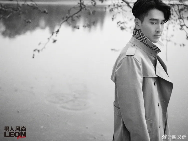 趙又廷演繹BURBERRY服飾。翻攝趙又廷微博