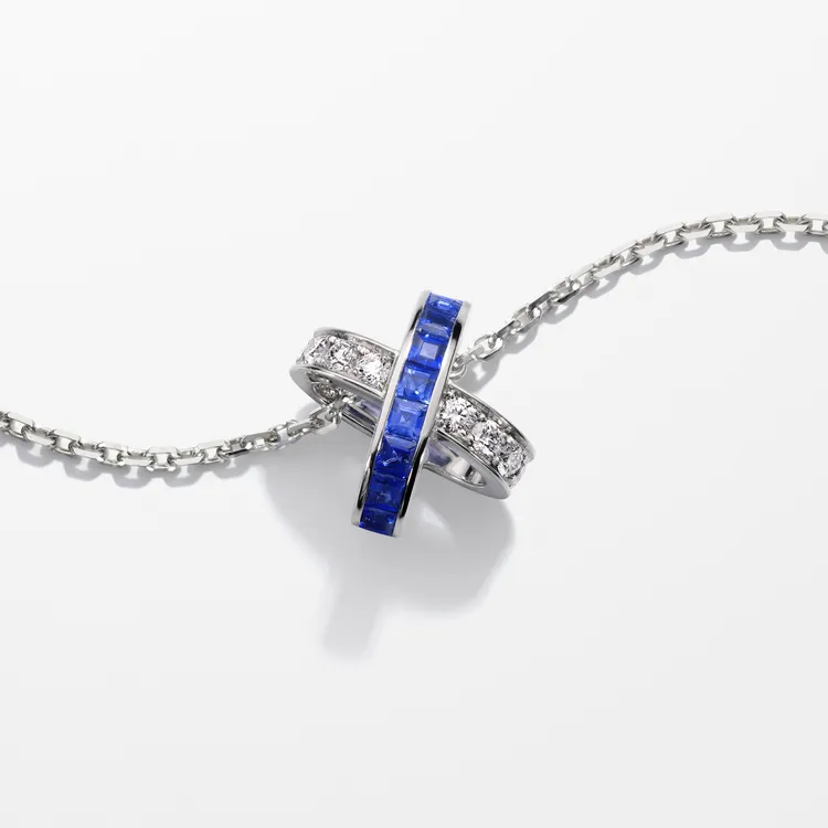CHAUMET Jeux de Liens系列18K白金藍寶石鑽石吊墜，22萬9000元。品牌提供