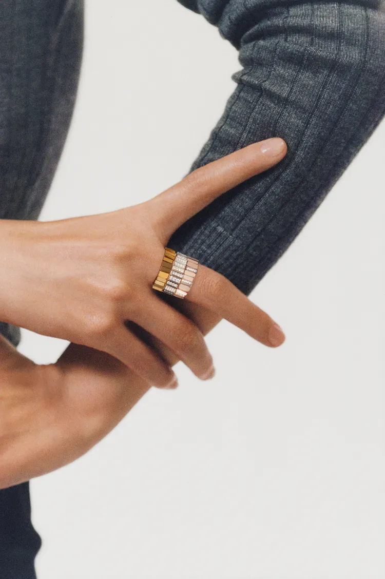 Gem Dior系列18K金戒指（左起）8萬500元、18K白金鑽戒24萬元、玫瑰金鑽戒11萬8000元。品牌提供