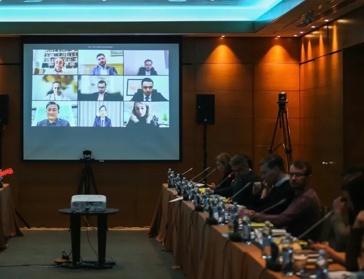 首度在基輔舉辦的圓桌論壇吸引歐洲及烏國國會議員、多國駐烏大使館官員及智庫熱烈參與。外交部提供