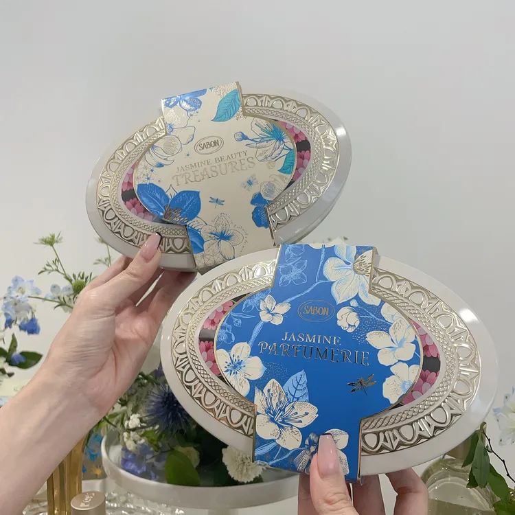 2款限量精裝錫盒包裝的禮盒。張家玲攝