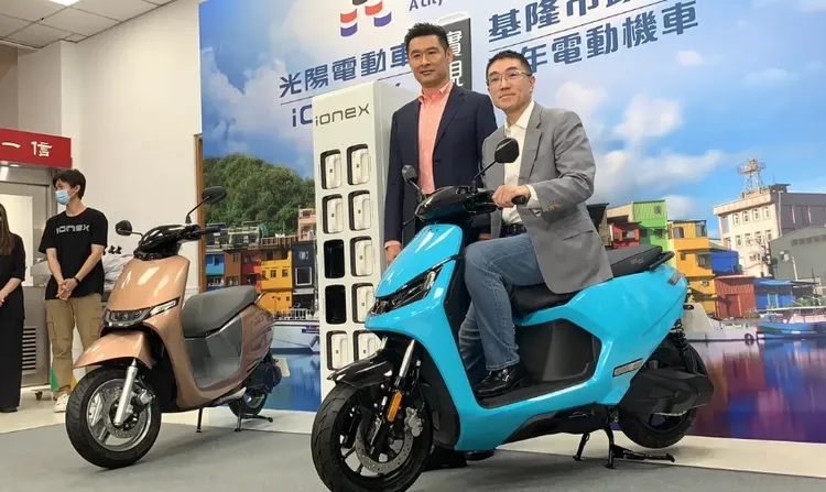 光陽董事長柯勝峯昨天拜會基隆市府，宣布參與電動車專案。葉先鵬攝