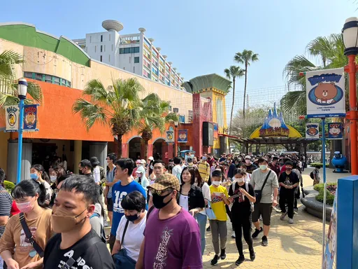 連假第2日天氣放晴 台中麗寶湧人潮!南投九族薰衣草盛開