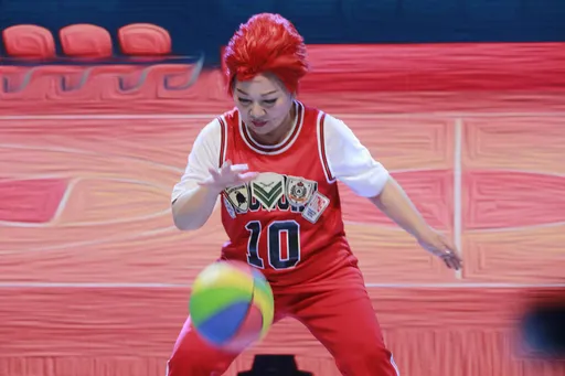 網友敲碗再獻「驚豔」表演 白冰冰扮《灌籃高手》賣力尬舞