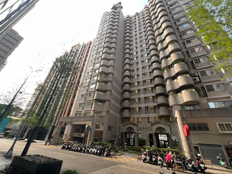 博愛富國富民商圈，近年來鮮少有新成屋，導致房價不斷上揚。葉家銘攝