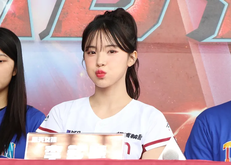 李多慧可愛嘟嘴賣萌。鄭孟晃攝