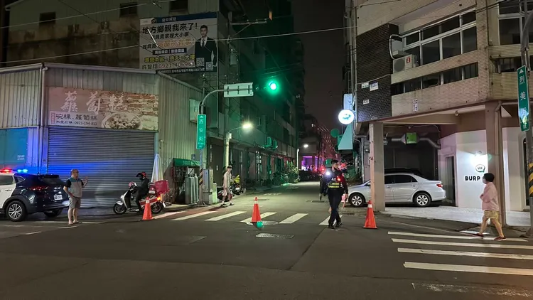 警方到場管制路口以利救災。民眾提供