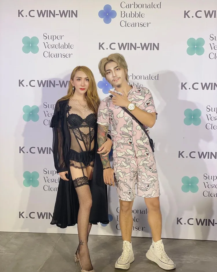 罔腰穿睡衣是為參加活動。翻攝自罔腰IG