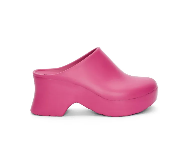 EVA Terra桃花色泡棉木底鞋，1萬5000元。品牌提供