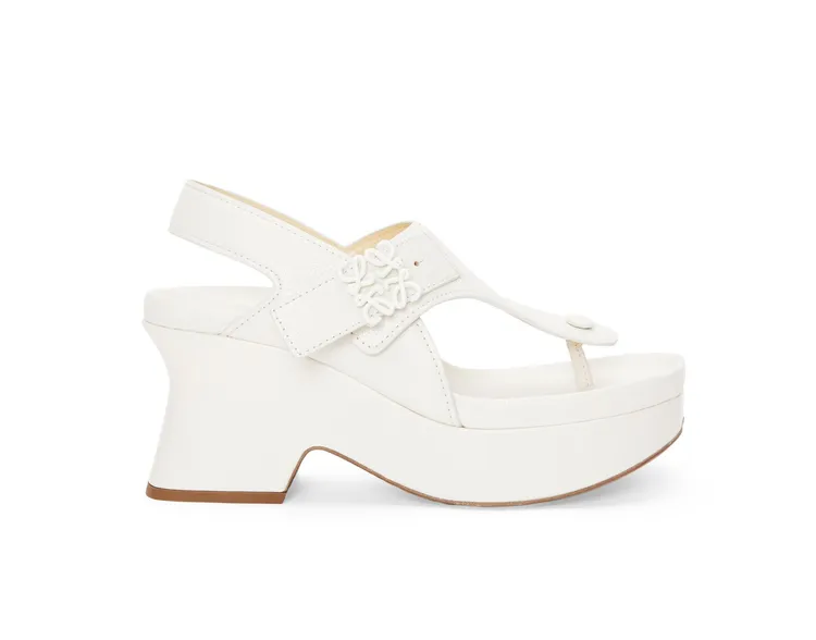 Ease白色小羊皮厚底鞋，3萬7000元。品牌提供