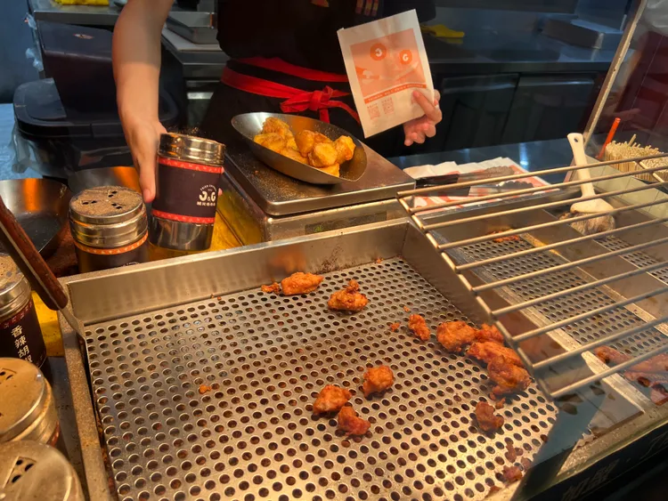 繼光香香雞口味獨特，深獲消費者喜愛。鮮明攝