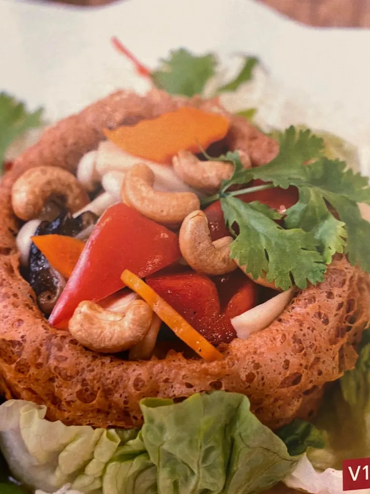 「佛缽飄香 」是馬來西亞主廚為陳鴻媽媽製作的美食。本人提供