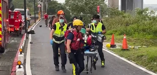 父墜橋掉落大漢溪!兒抱泳圈跳下搶救 爸漂3公里救起已斷氣