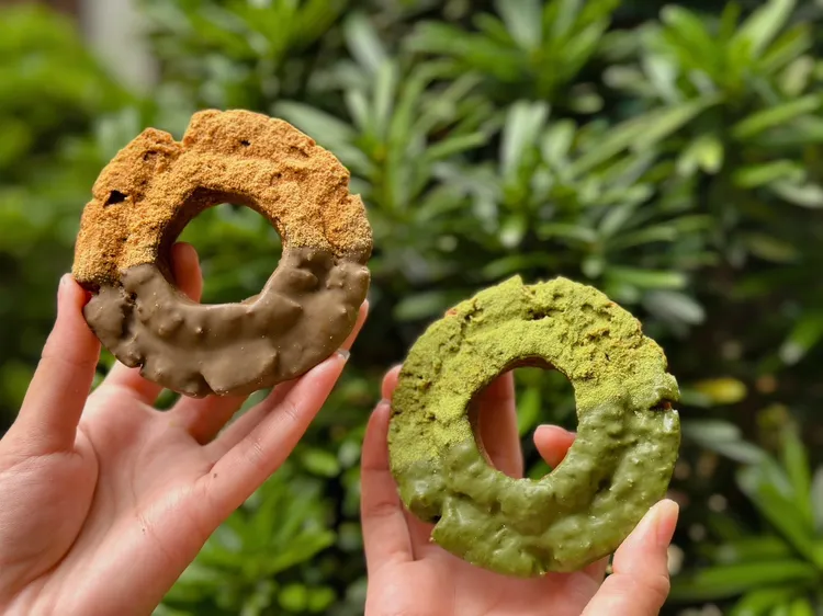 「雙茶」焙茶歐菲香擁有蛋糕般口感，咬下去帶有濃郁茶香與豆香。業者提供