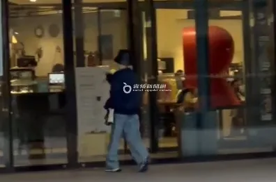 鄭雲燦快步走去停車場牽車。特勤中心攝