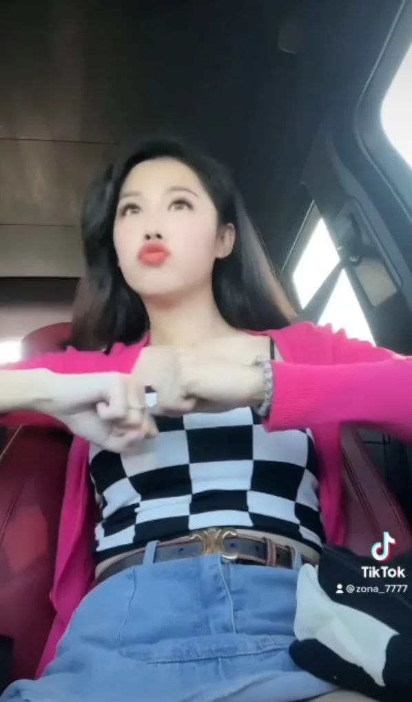 快來跟著正妹一起動起來！IG@imprincess77 提供