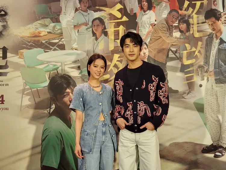 項婕如（左）、曾敬驊在片中飾演情侶。CATCHPLAY提供
