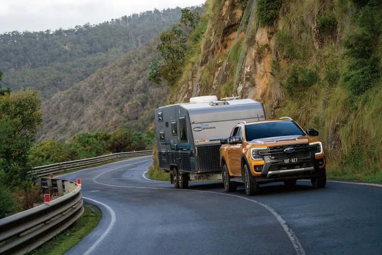 Wildtrak車型搭載2.0升直列四缸柴油雙渦輪引擎，提供205匹的最大馬力輸出，以及51kgm最大扭力，並具有3500公斤的拖曳能力。原廠照片