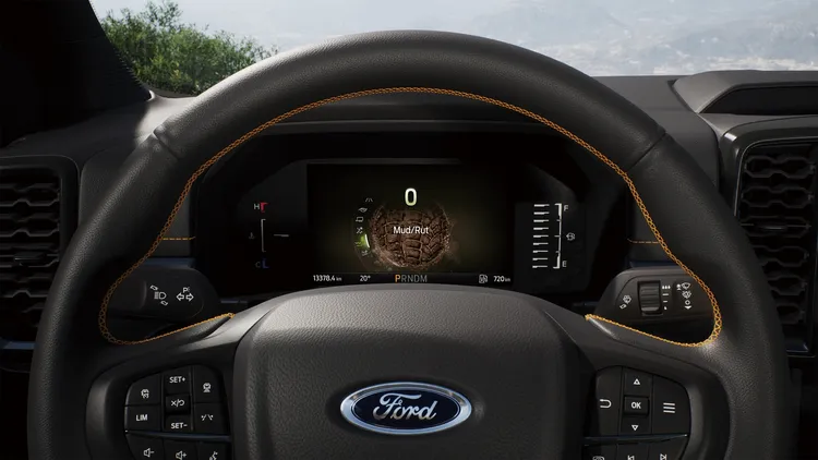 具客製化機能的8吋全彩液晶智慧多功能儀錶板，帶來清晰簡潔的視覺介面。原廠照片