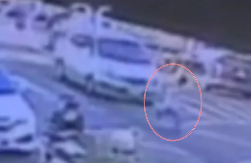 國小男童校門前奔跑過馬路　斑馬線上遭撞輾過！腦出血在加護病房救治