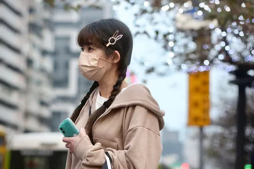 今冷空氣增強「半個台灣」飄雨　勞動節連假乍暖還寒！雨區曝光