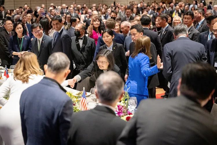 蔡英文強調，台灣會繼續跟美國等民主夥伴共同捍衛我們的價值。府提供