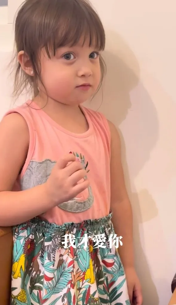 小孩天真無邪，只要有糖吃甚麼都好。IG@theonuarice 提供