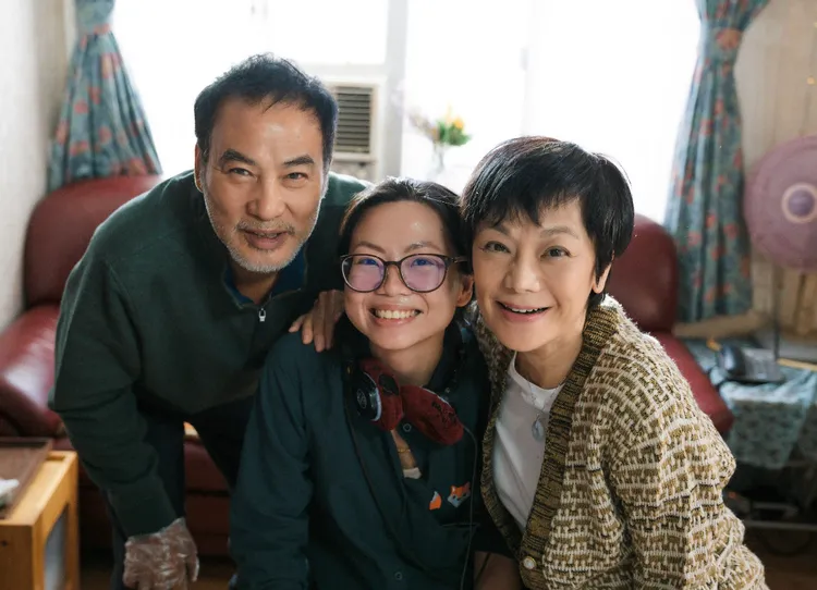 任達華（左起）、導演曾憲寧、張艾嘉開心合影。甲上娛樂提供