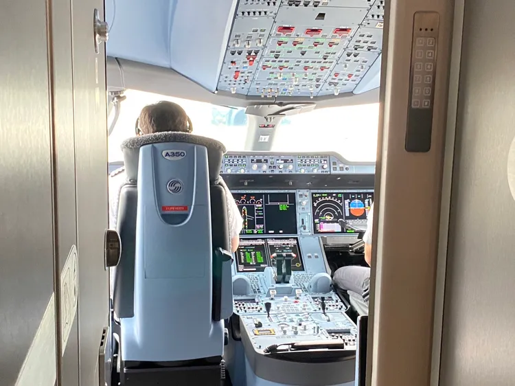 K董自駕飛機。陳怡文攝