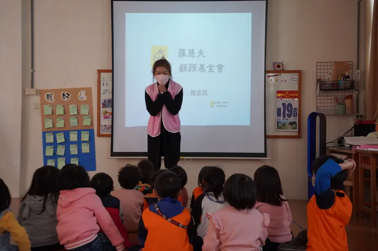 「蘋果」媽媽投身說故事志工。羅慧夫顱顏基金會