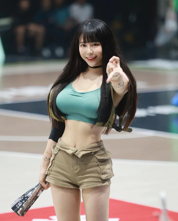 梓梓擔任Formosa Sexy台新夢想家啦啦隊隊長，相當敬業。翻攝自IG t40533