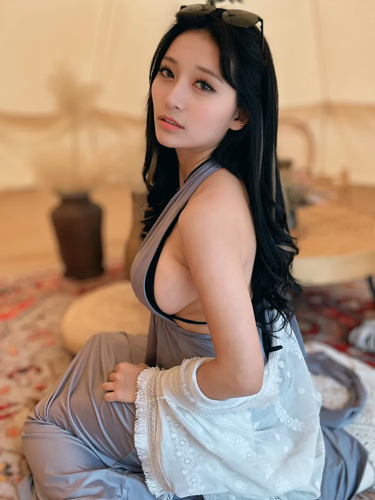 祈錦鈅布料快要遮不住Ｇ級上圍。本人提供