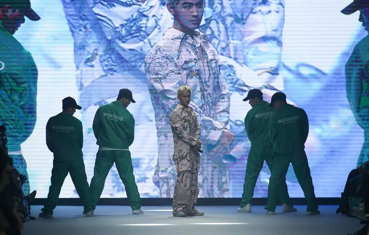 表演嘉賓吳思賢現場嗨唱。品牌提供