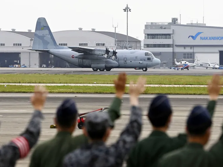 日本航空自衛隊將用於撤僑的C-130運輸機已飛往吉布地。路透社