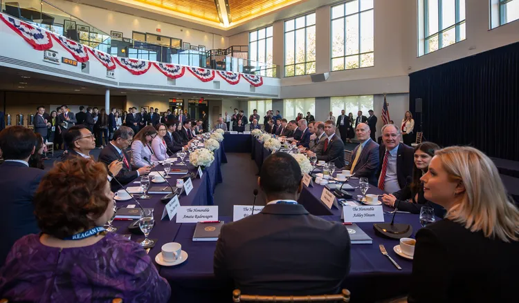 雙邊領袖會議。府提供