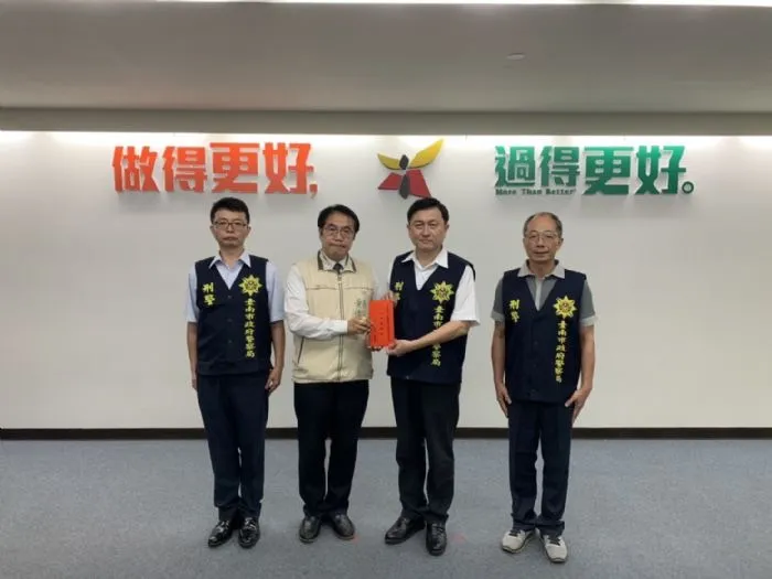 黃偉哲表揚台南市警局人員。翻攝畫面