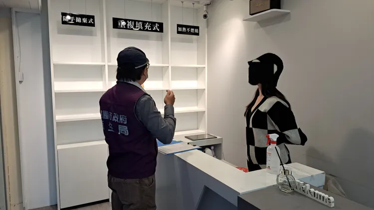 部分電子菸店面已清空轉型中。桃園市衛生局提供