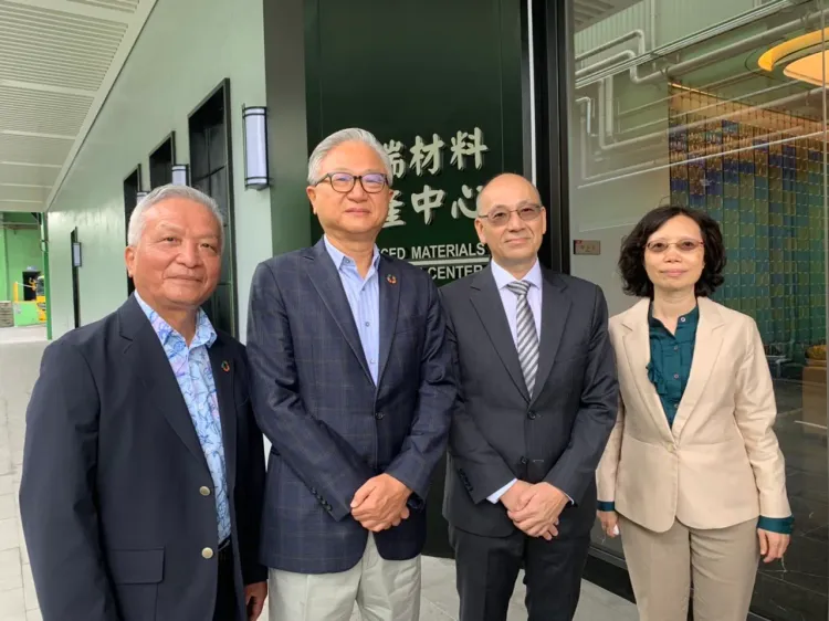 吳東昇也是新光合纖董事長，去年「尖端材料實驗室」落成。資料照片