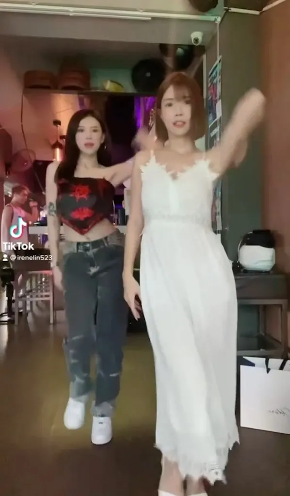 2位美女認真跳舞，後面DJ也很賣力。IG@irenelin0413 提供