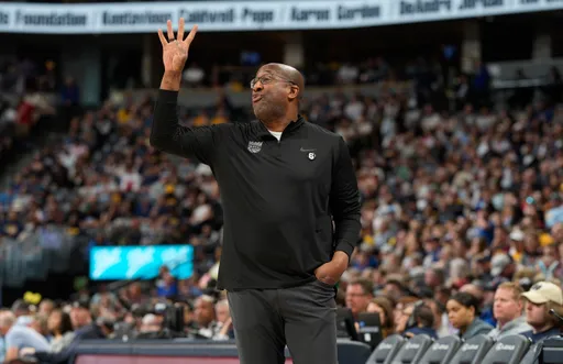 帶領國王17年來首進季後賽！布朗全票當選NBA年度教練　史上第1人