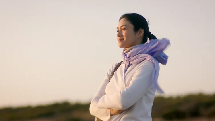  小雪睽違12年再次大銀幕主演，戲裡戲外都當起三個孩子的媽。威視電影