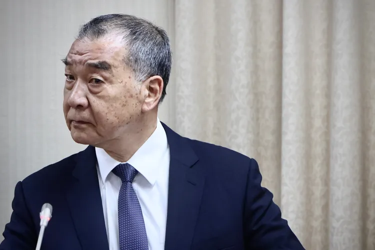 國防部長邱國正透露，美國尼米茲航母正在台東部海域400海浬處。林林攝