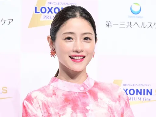 石原里美照顧1歲娃一樣美到冒泡 新片扮鬼母反差驚人