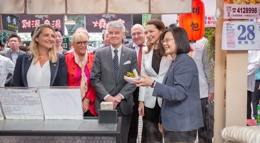 蔡英文帶法國副議長品嚐台灣小吃！　大推這一味：一定要加很多香菜