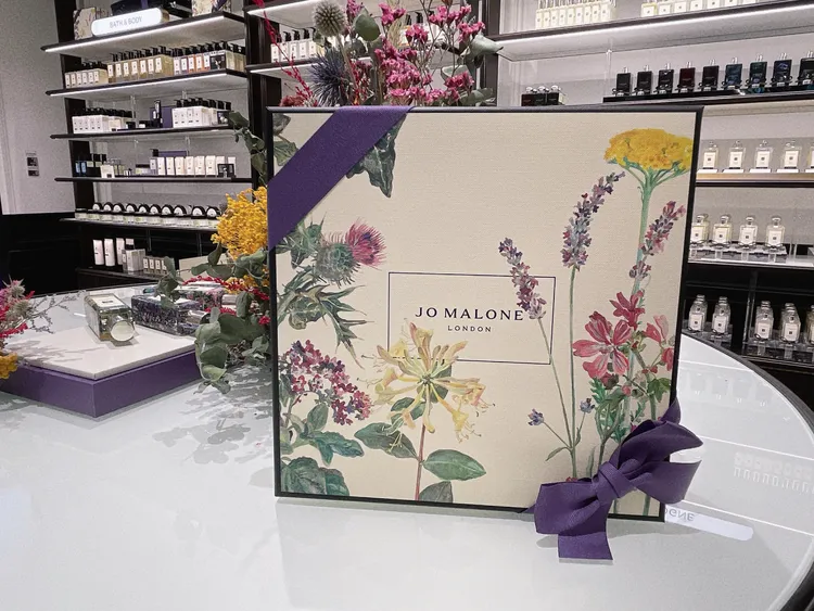 購買系列香氛滿額會贈送的限定版盒裝。張家玲攝