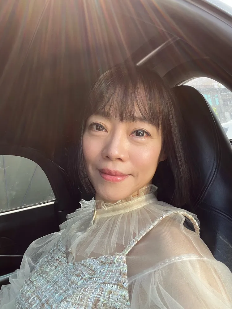 范瑞君看到窗簾隙縫灑入陽光，感受《最佳配角》中癌末病患秀月也在期待陽光、關愛或希望進來。范瑞君提供