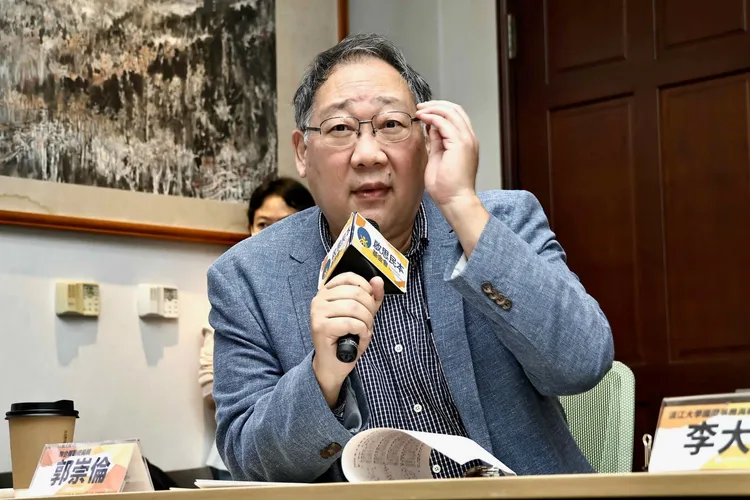 郭崇倫分析，明年一月可能會有「馬習二會」。施昂強攝